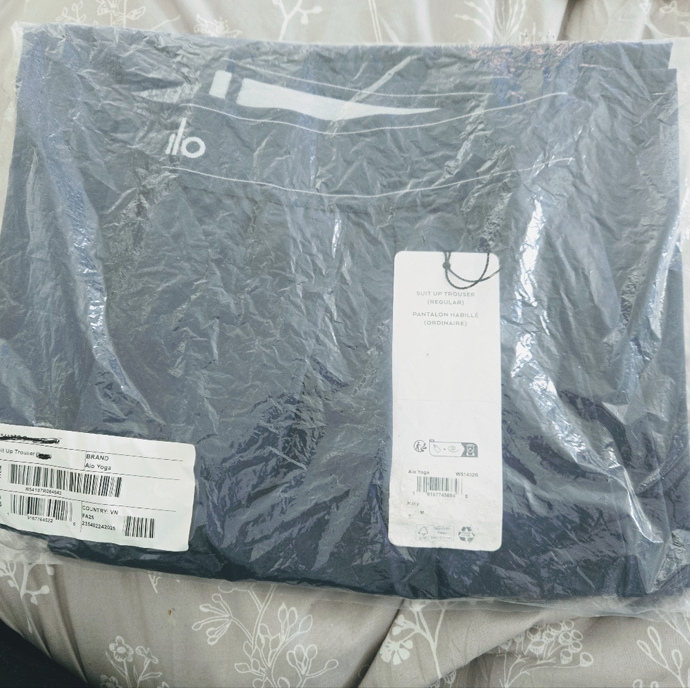 Alo Yoga Suit Up Trouser (Regular) - Picture 6 of 6